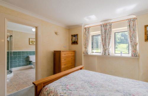 Lakeside Cottage - Photo 5