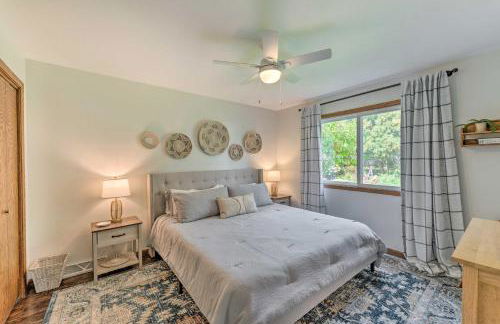 Airy Cottage Close to Rock Lake with Fire Pit! - Foto 13