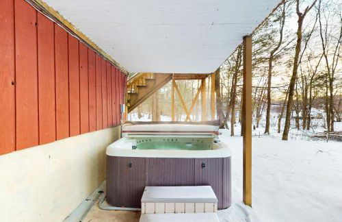 Hot Tub, Dock, Pool Table! Lakefront Poconos Haven - Foto 25