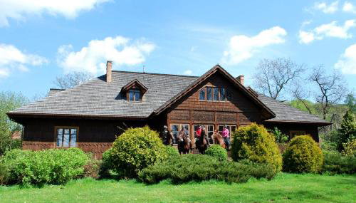 Dwor Trzesniow - Foto 4