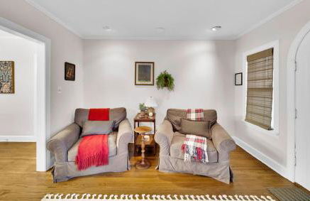 Romantic escape, hot tub, fireplace, massage room! - Foto 10