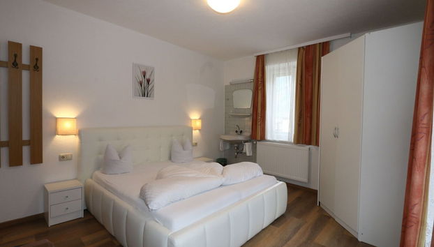 Chalet in Fugen Near Spieljochbahn Lift - Foto 5, Quarto