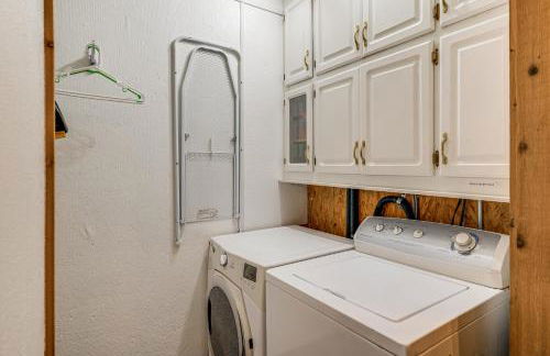 College Station Getaway with Hot Tub and Courtyard! - Photo 23