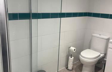 3 bed flat 10 mins to Alton Towers Sleeps 6-8 people - Foto 8