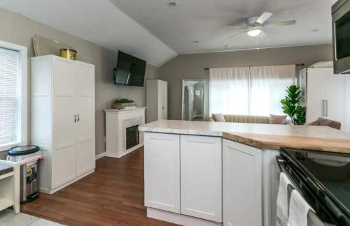 Luxurious 5 BR Home in the Heart of Sylvan Beach - Foto 45