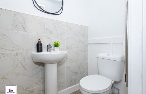 Ledger by Alt-Stay - 4 Bed All En-Suite House - Contractors & Relocations - Weekly & Monthly Rates - Foto 13