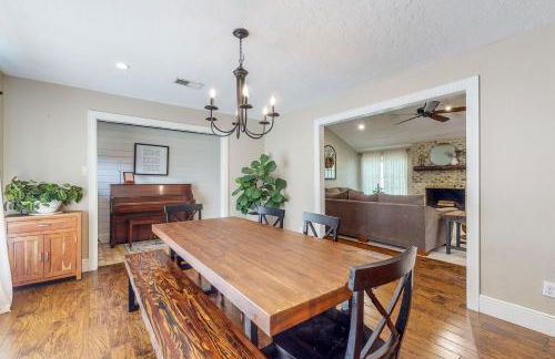 Pool, Hot Tub and Pool Table! Grand Home in Tomball - Foto 11