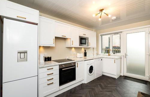 3 Bed House with Driveway- by Holiday Homes - Foto 18