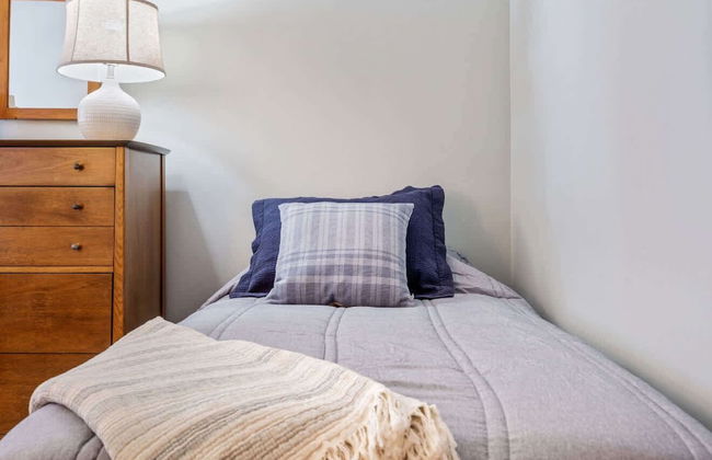 Bayview Beach Cottage For 4! - Photo 4