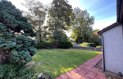 Modern Coastal Retreat, 5-Bedroom, 4-Bathroom Home, with Parking in Portsoy - Foto 42