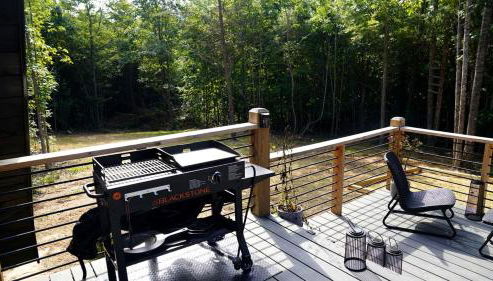 Romantic Escapes in this Stunning A-Frame in North Carolina with Access to a Private Hot Tub and Fire Pit - Foto 5