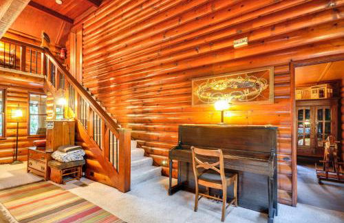 Forested Minikahda Lodge with Hot Tub Near Mt Hood - Foto 6