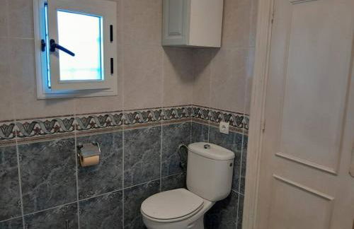 The Beach Hut with Lazy spa - Foto 24