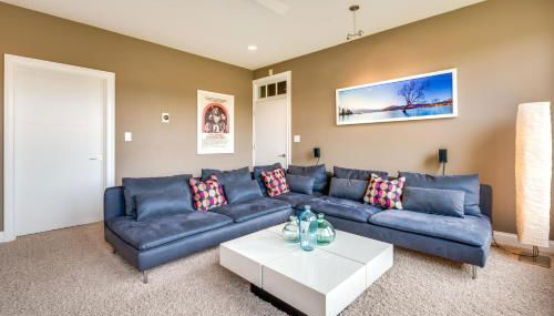 Modern Retreat with River View in Roswell! - Foto 5