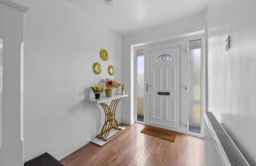 Practical Stays for Serious Workdays - Foto 11