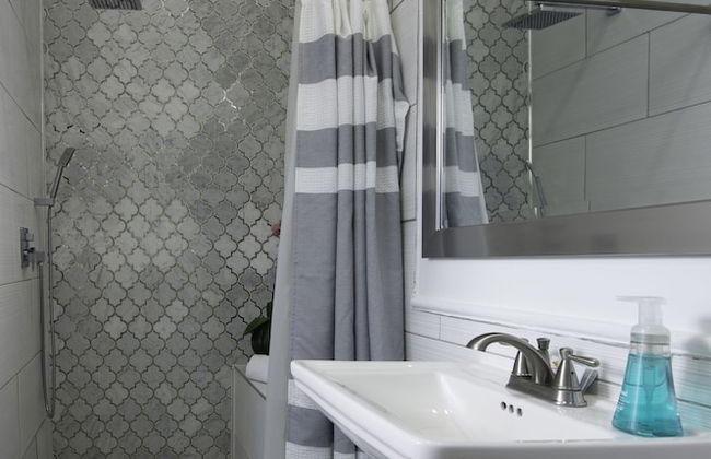 Best Location! 4 BR! Next to French QT by YouRent - Foto 12