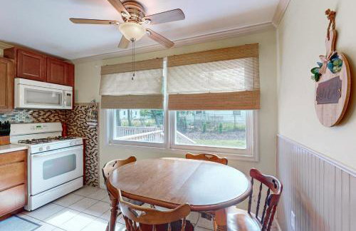 Work and Play! Home 1 Mi to Dtwn and Central Market - Photo 10