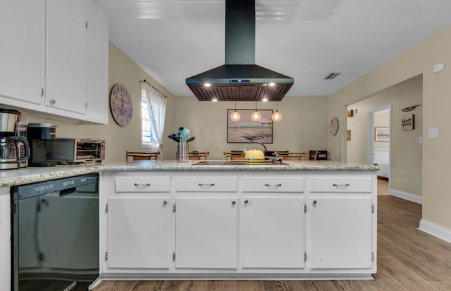 Bungalow By the Sea - Photo 5