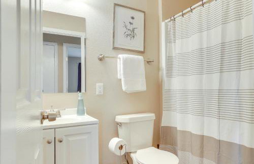 9 Mi to Downtown Home with Deck in San Antonio - Foto 13