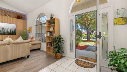 Modern Retreat Pool and Game Room - Foto 3