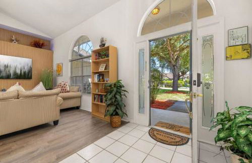 Modern Retreat Pool and Game Room - Foto 3