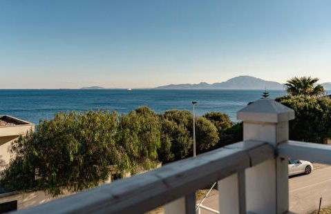 Recién renovada! Exclusiva villa de madera con piscina y vistas al mar - Foto 46