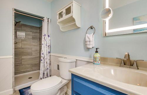 Lavish House with Patio - 2 Blocks to Green Lake! - Foto 17