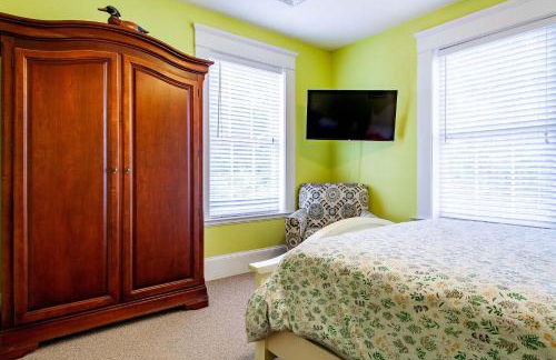 Chesapeake Waterfront - 7BR 5BA - Beach Pool Dock - Foto 23