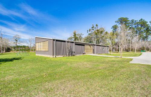 Porch with Swing and Kayaks Rural Mississippi Retreat - Foto 24