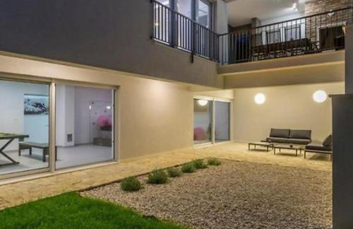 Modern & Stylish Villa with Private Pool - Foto 5