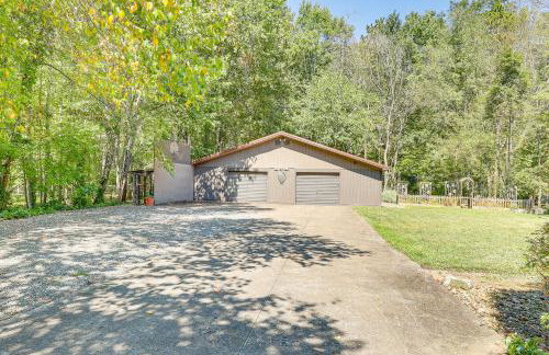 Walk to School House Winery Home with Deck! - Foto 40