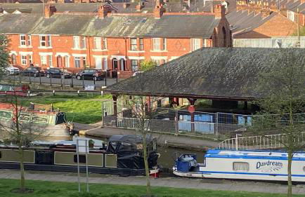 Chester City Centre Waterfront Apartment - Photo 31