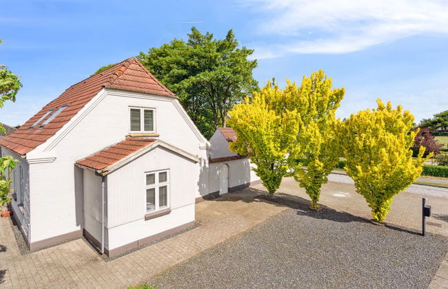 "Essie" - 20km from the sea - Foto 1