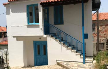 Bliss on the hill - Photo 1