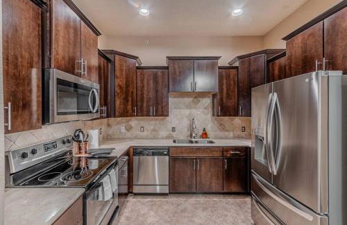 The Castle! by the Lake with Pool & Balcony West Plano - Foto 21