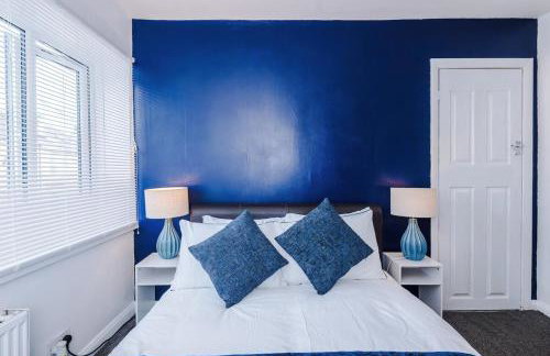 Charming 2 Bed House, Sleeps 6, Free parking, Contractors welcome - Foto 2