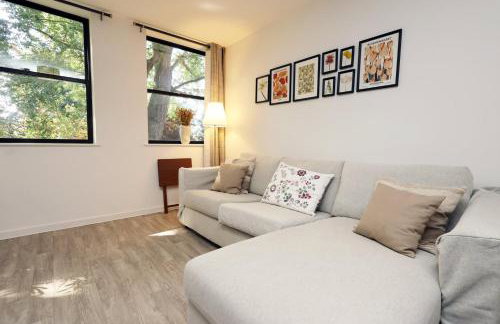 Modern Comfort Near Castle St with WiFi & Parking! - Foto 2