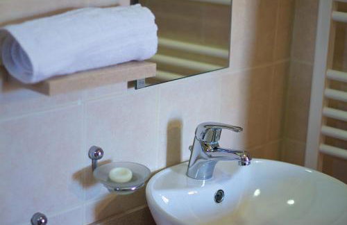 Elia Meronas - Photo 18