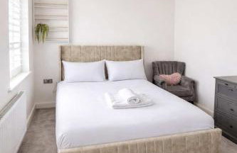 The Grand 4-Bed Ebbsfleet Home - Big Garden & Parking Space, Near Bluewater - Foto 24