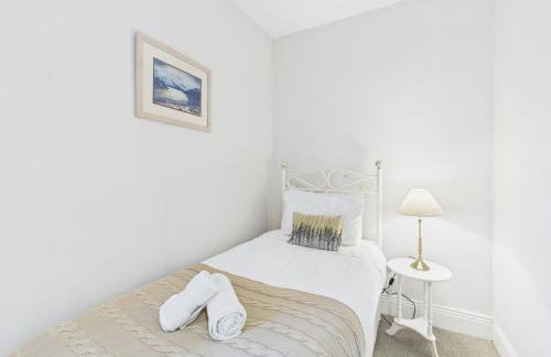 RestfullStays- 3 Bedroom, 4 Bed House FREE PARKING - Foto 15