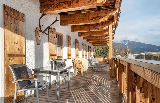 Unique & Exclusively Furnished Chalet near Ski Lift - Foto 33