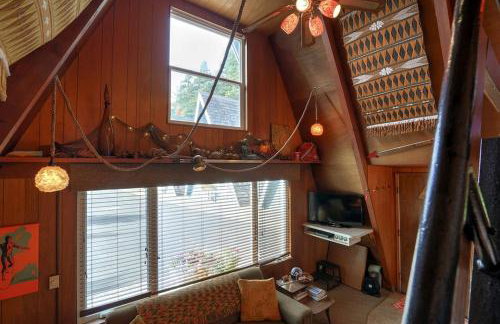 Charming A Frame Nestled Amidst Trees in Otter Rock, Oregon - Foto 16