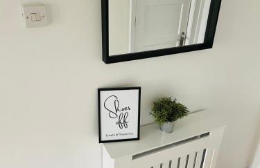 Wolverhampton 3-Bed Home Garden 4 Beds Parking for 2 Vans Ideal for Contractors, NHS & Long Stays Near M6, Walsall & City Centre - Foto 9