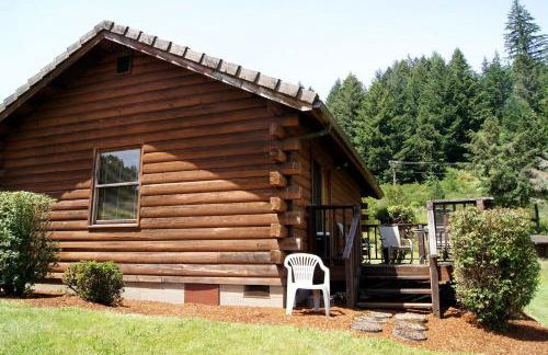 Secluded Cabin Ideal for a Romantic Getaway in the Umpqua River Valley of Oregon - Foto 1