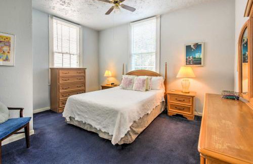 Less Than half Mi to Porretto Beach! Couples Retreat - Foto 8