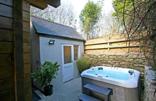Yealm Cabin Self Catering Log Cabin in Devon with Hot Tub - Foto 3