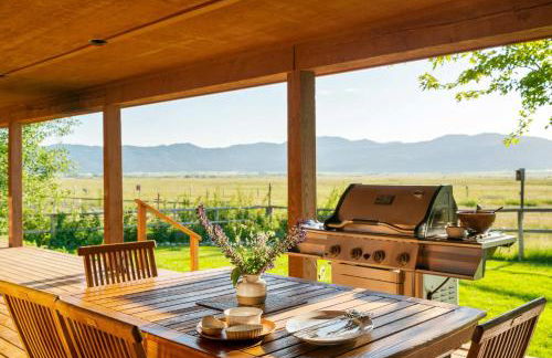 Upscale Hot Tub Wildlife Views - Photo 4