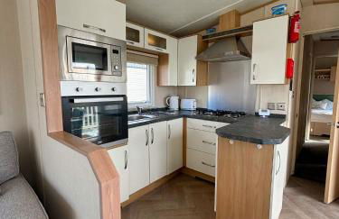 4 Sandringham, Patrington Haven, Hot Tub, Private garden & Parking - Foto 7