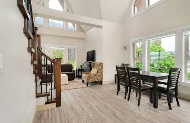 3BR Lakeside Dream Penthouse - Photo 13