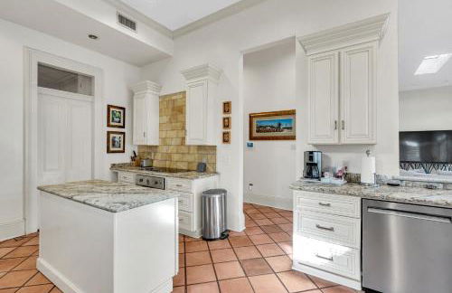 Historic 3BR LGD Gem Near Magazine & FQ - Foto 26